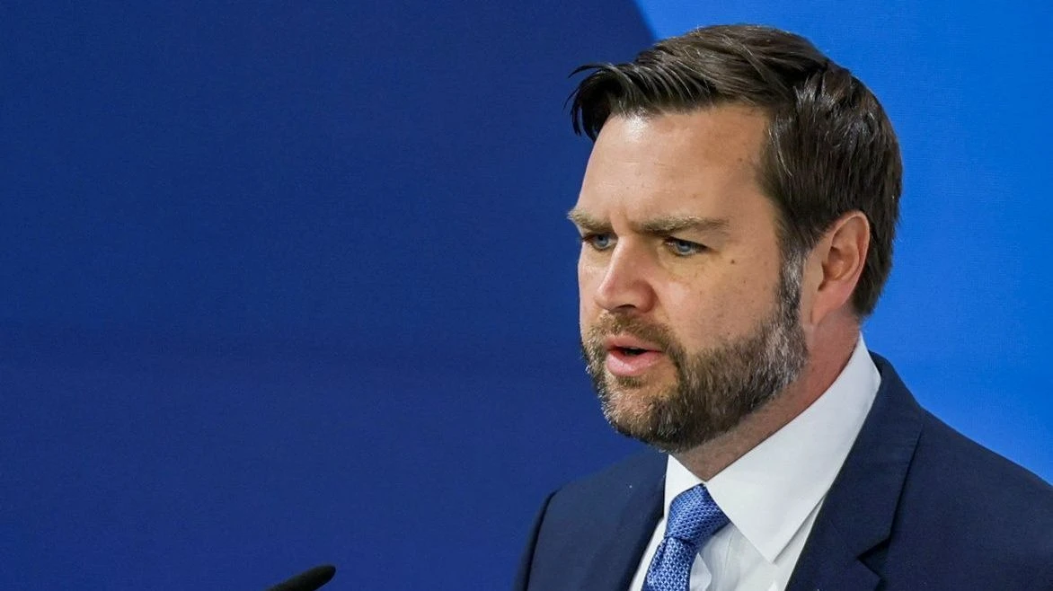 JD Vance diz ter ficado "chocado" com decisões da China sobre terras raras | CNN Brasil